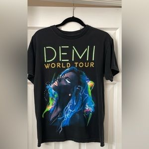 Demi Lovato Neon Lights Concert Tour Tee. Size M.